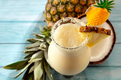 25 класичних алкогольних коктейлів, які не виходять з моди