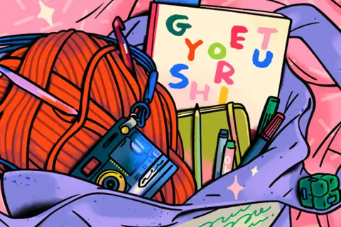 Что такое «аналоговая сумка» и как с её помощью преодолеть думскроллинг