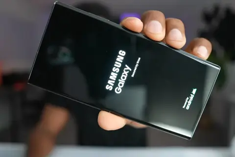 Как перезагрузить телефон Samsung?