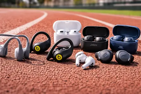 Як вибрати найкращі бездротові навушники для бігу в 2026 році та не помилитися