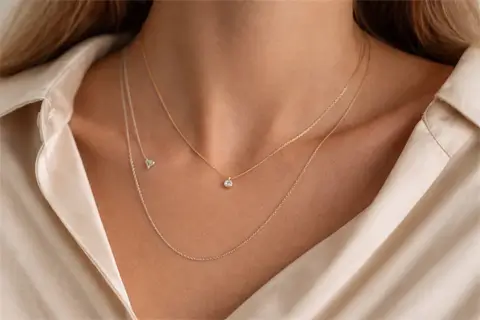 Кулоны и подвески на шею: как выбрать украшение, которое подходит именно вам