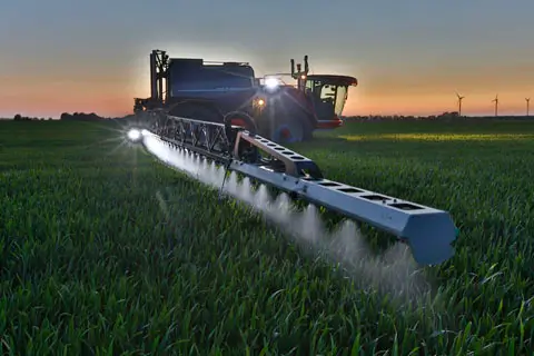 Ефективне обприскування: як дрони та самохідні машини підвищують врожайність картинка