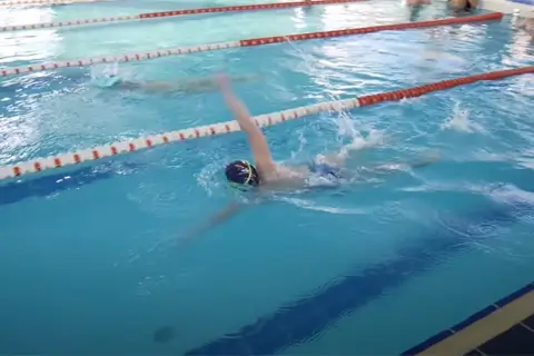 Психология водной среды: как занятия в бассейне меняют мышление ребенка