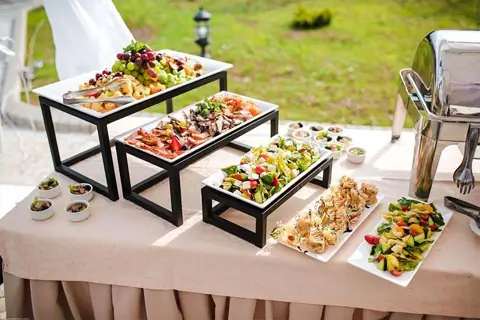 Свадебный кейтеринг: все, что нужно знать невесте и жениху