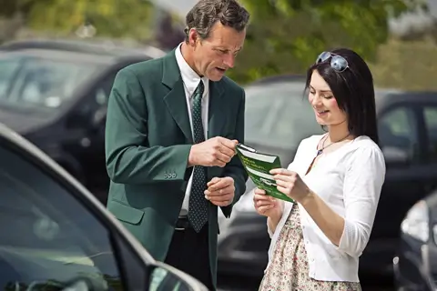 Пальне при оренді: повний бак чи порожній — що вигідніше