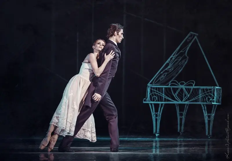 Дама з камеліями Київ