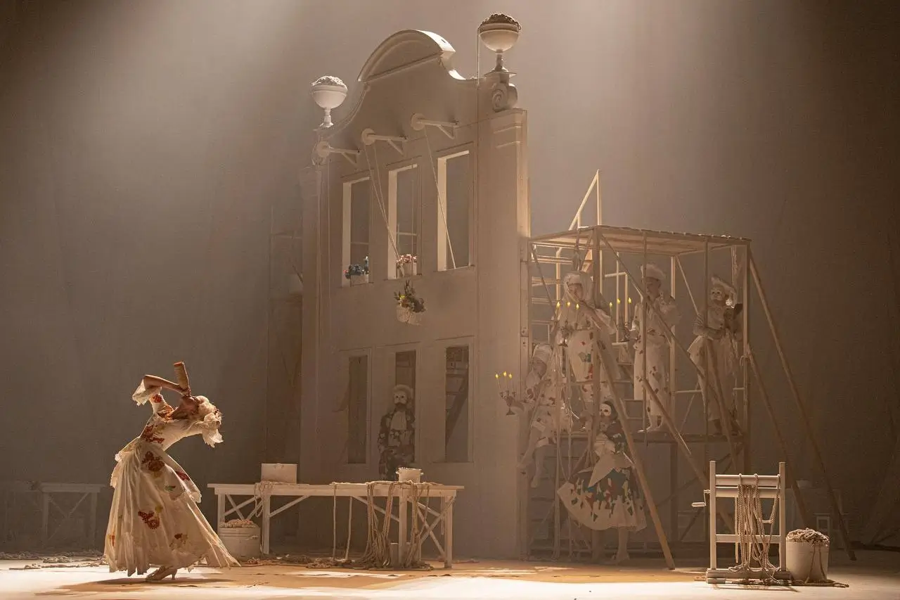 Слуга двох панів Київ