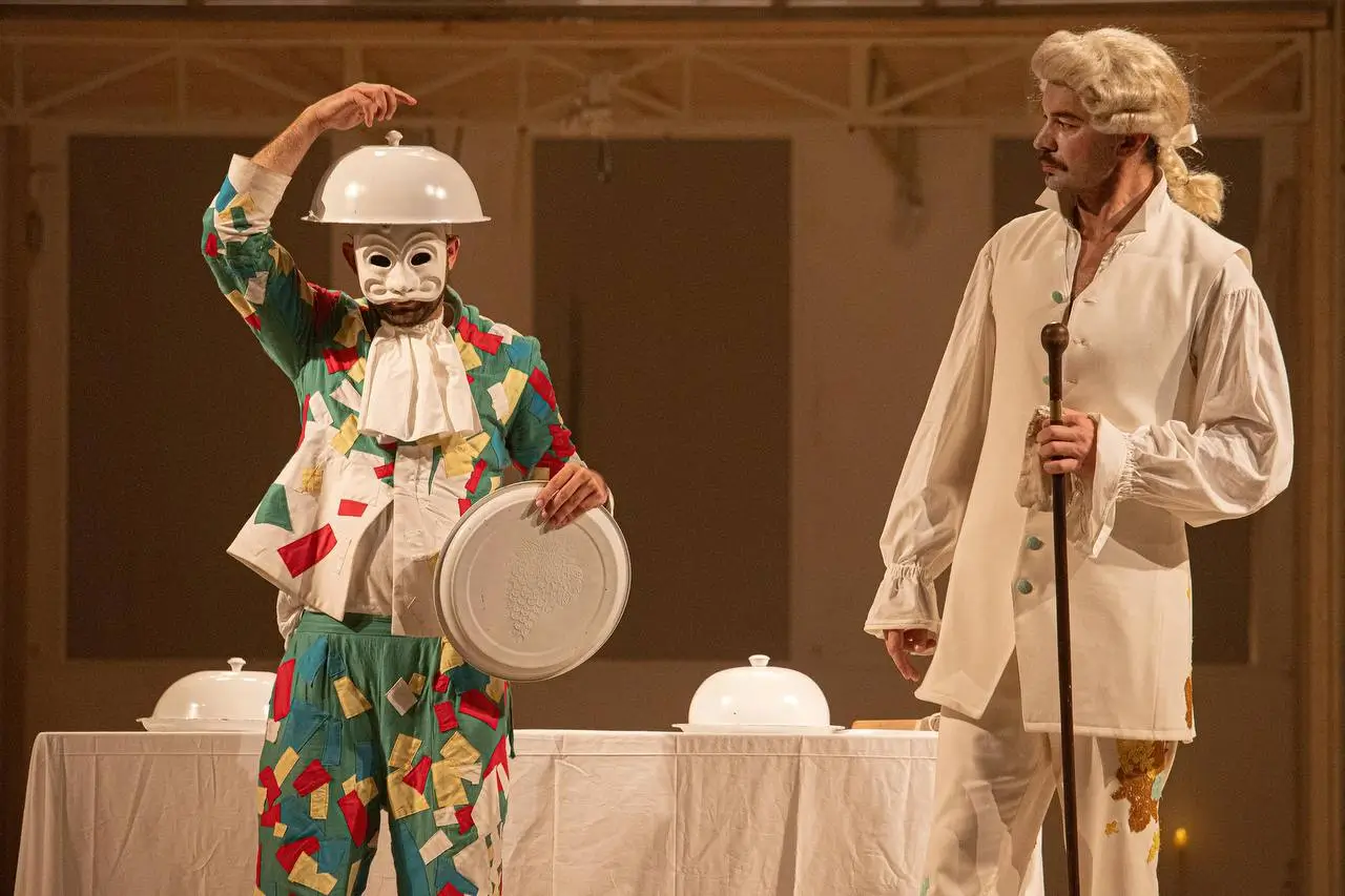 Слуга двох панів Київ