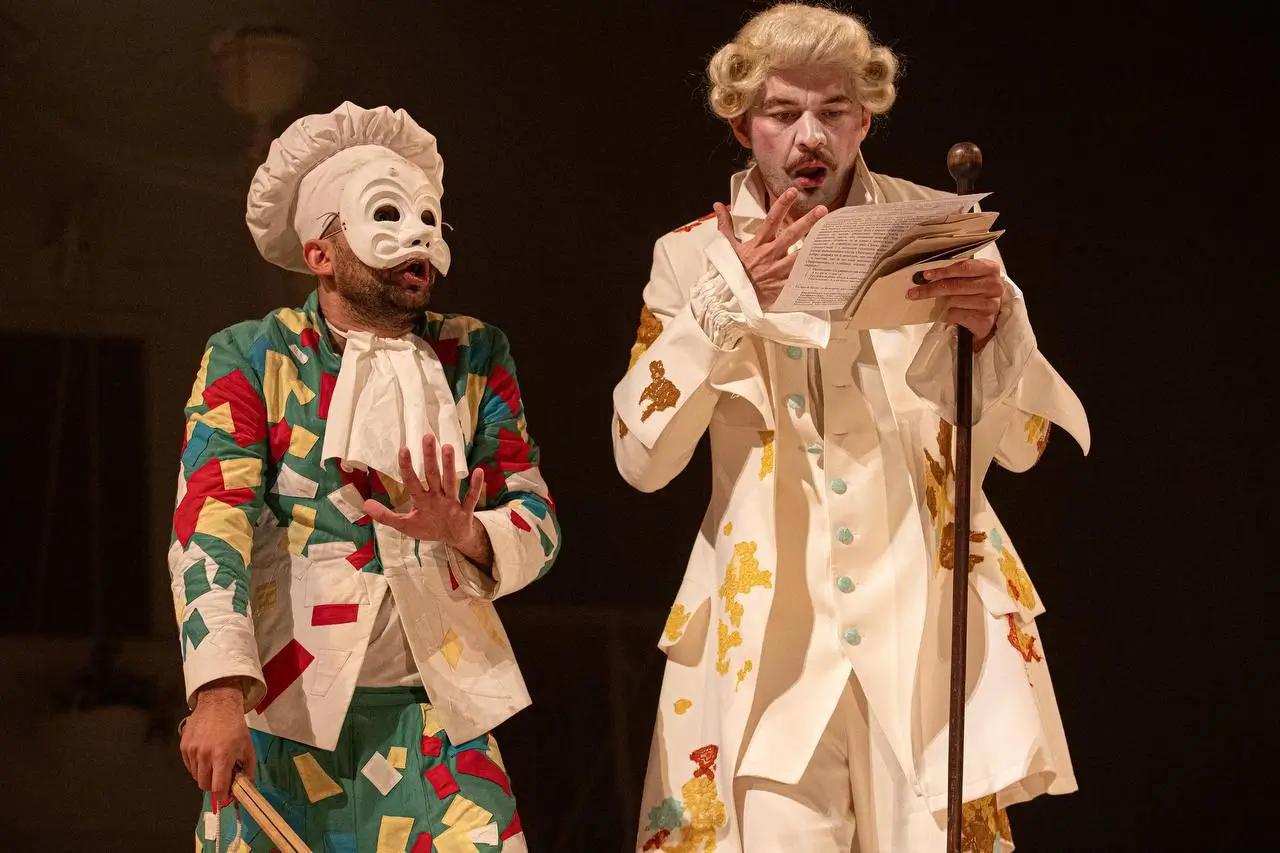 Слуга двох панів Київ