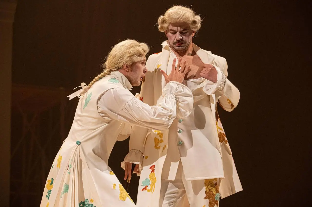 Слуга двох панів Київ