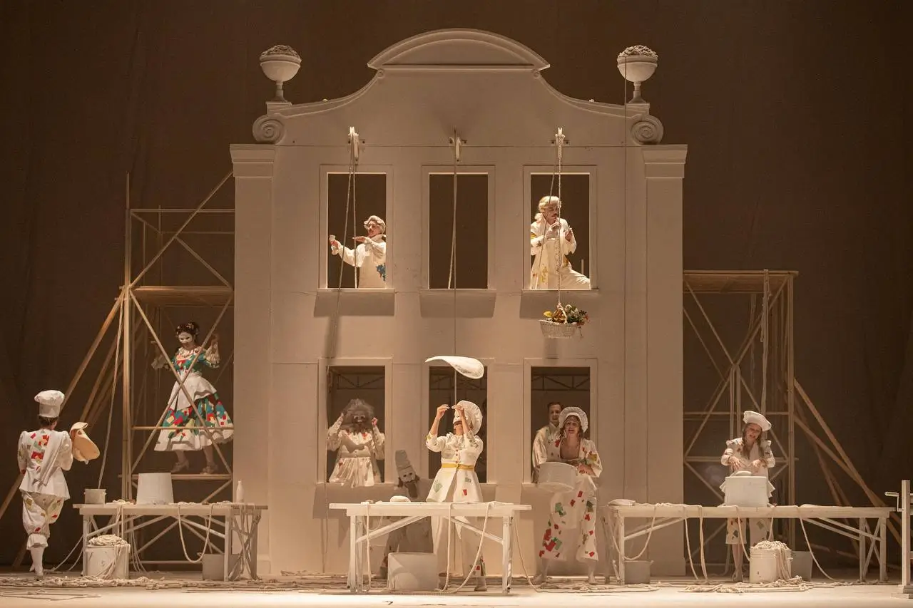 Слуга двох панів Київ