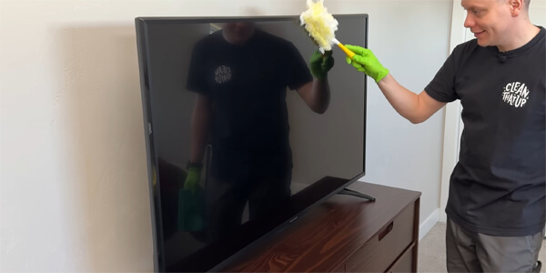 Змахніть пил з телевізора