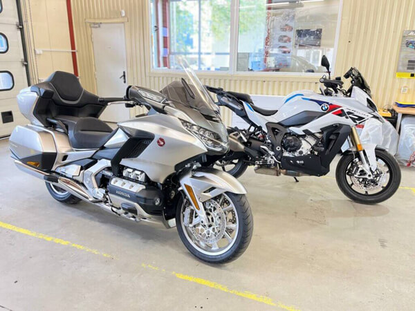 Обклеювання мотоцикла плівкою