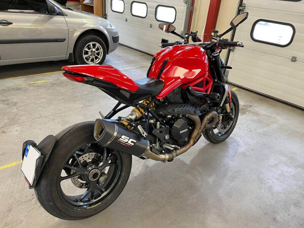 Обклеювання мотоцикла плівкою