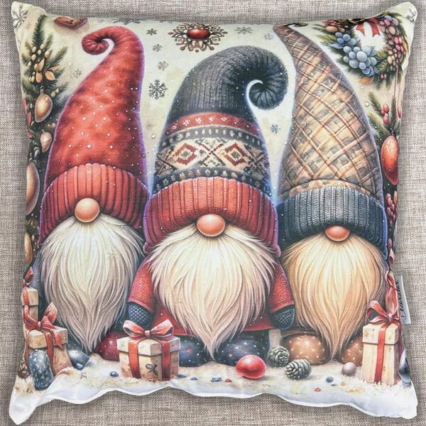 Подушка декоративная двухсторонняя Decorator 45x45см с Рождественским принтом (84-190)