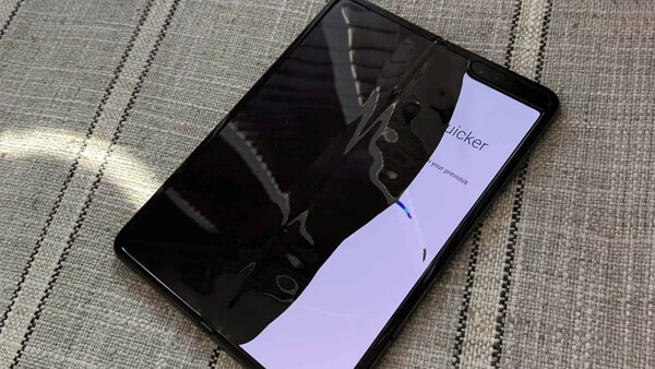 Екран Samsung потемнів або не реагує: що робити?