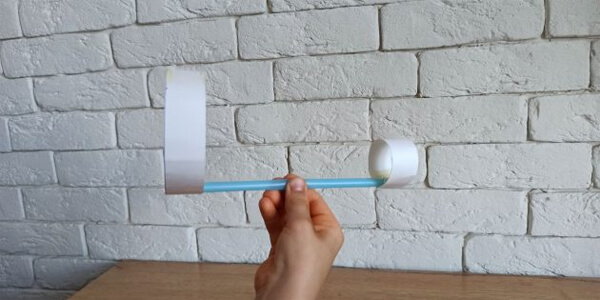 Чим зайняти дитину: зробіть літачок із трубочки для коктейлю