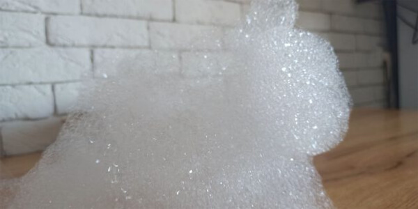 Покажіть дитині, як робити мильні хмари