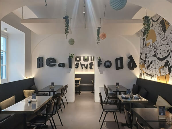 Заходите в кафе