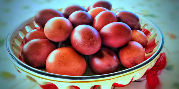 Як пофарбувати яйця у лушпинні цибулі