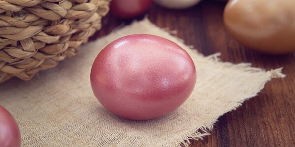 Як пофарбувати яйця магазинними перламутровими барвниками
