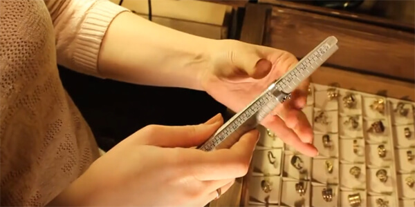 Як дізнатися розмір кільця через кільцемір