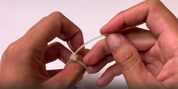 Як виміряти палець хомутом-стяжкою