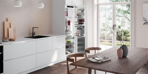 Як обрати холодильник: перевішувані двері