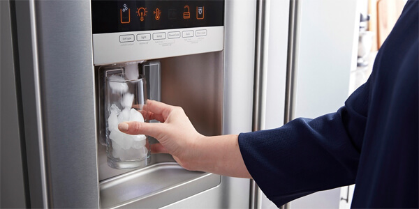 Як обрати холодильник: льодогенератор