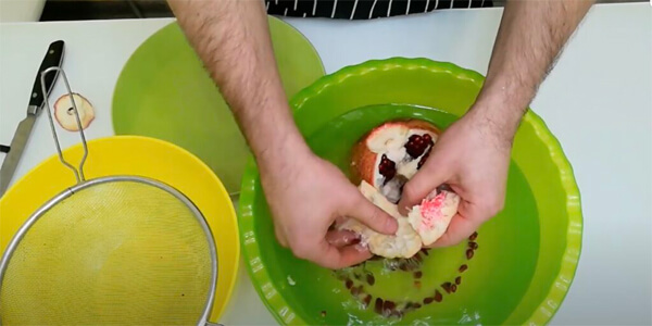 Як почистити гранат без бризок