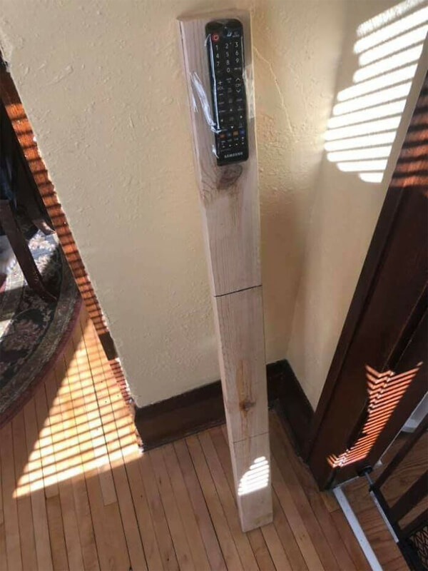 Смішні фото: Проблему вічно загубленого пульта вирішено