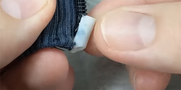 Приклейте новий штифт до блискавки