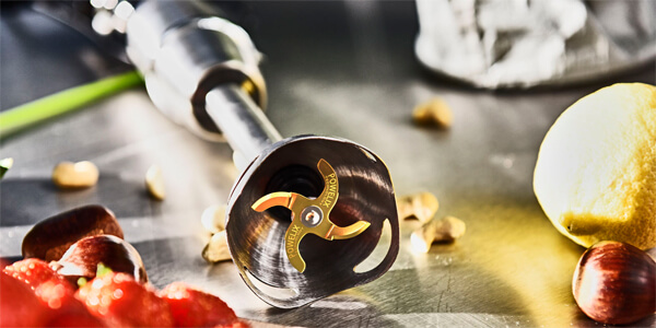 Погружной блендер с металлической насадкой