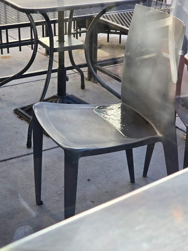 не лучший дизайн для уличных стульев