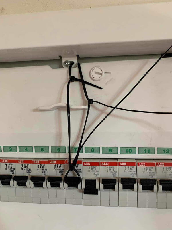 Довірся мені, я електрик.