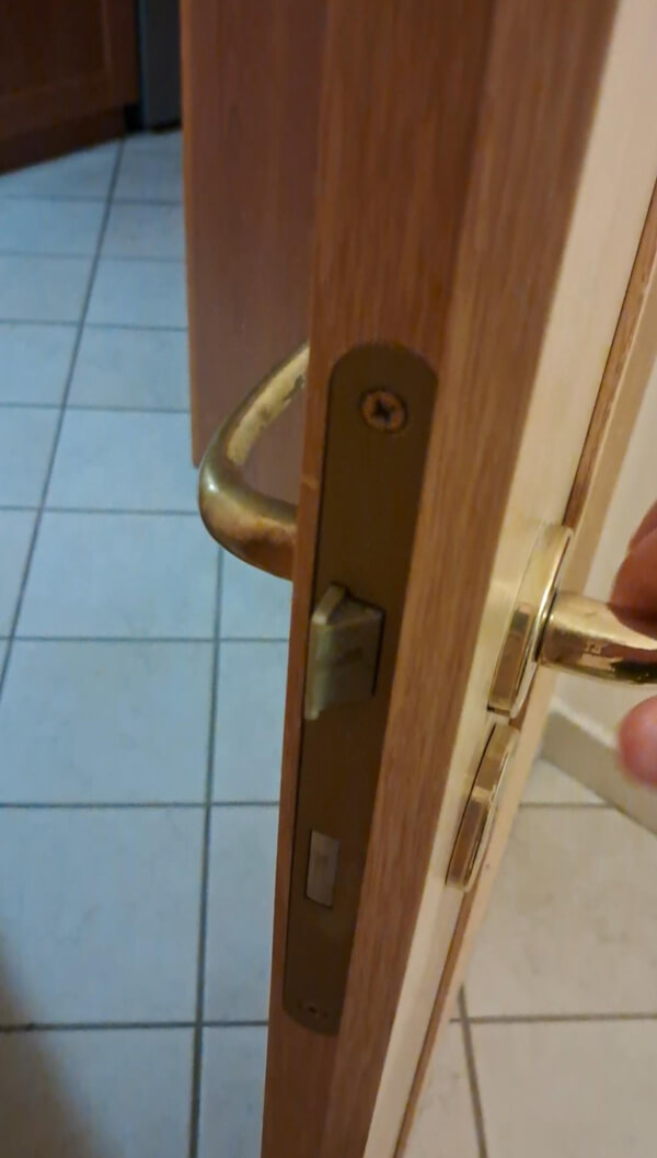 Зате не захлопнеться.